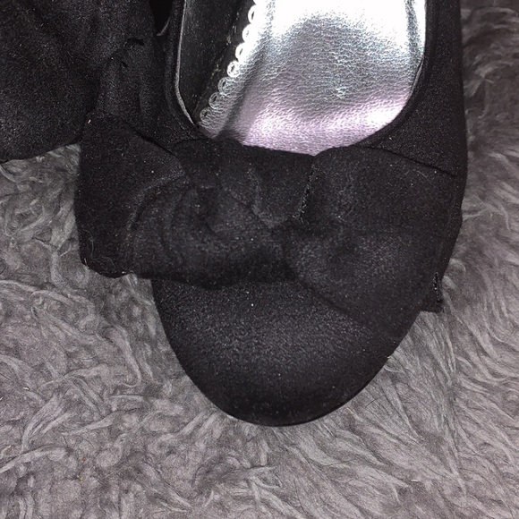 Wedge bow front slip on pumps - Picture 2 of 3